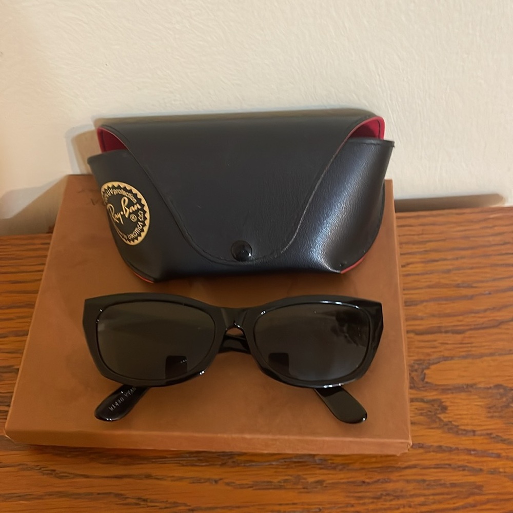 Ray-Ban Wayfarers Black with Case